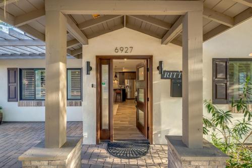 Szauna, Private Pool & Spa ** Steps to Old Town ** Sanatized near Old Town Scottsdale