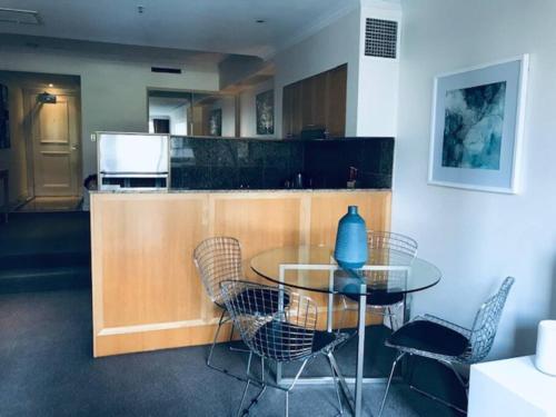Fantastic location - apartment in Sydney CBD BON02617 - image 6