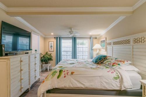 Entire Villa - Sleeps 16 Heated Pool East of A1A in Cocoa Beach, USA