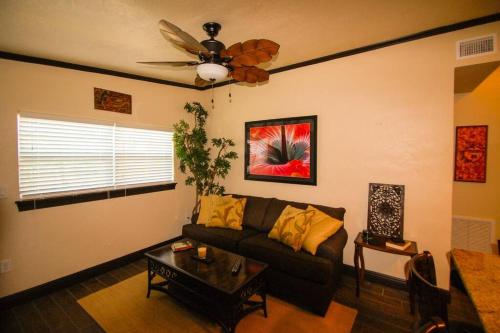 Tahitian Cottage - Heated Pool Walk to the Beach in Cocoa Beach, USA