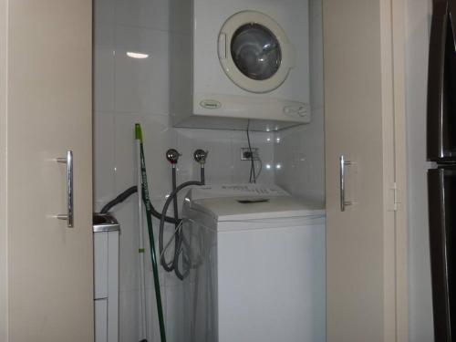 Ultra Convenient Apartment HER09029 - image 3