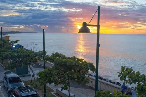 Summer all year! Oceanfront with Pool A/C in Aguadilla
