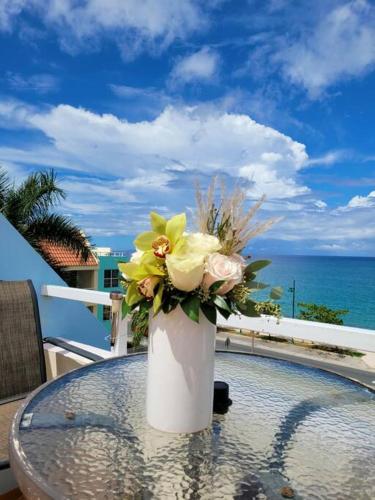 Summer all year! Oceanfront with Pool A/C in Aguadilla