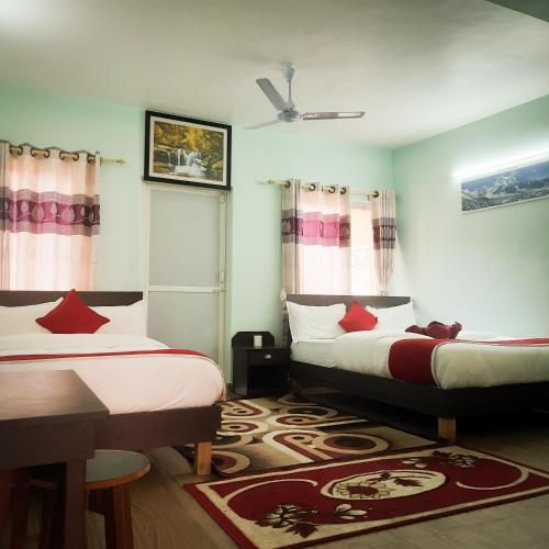 Deluxe Double Room with Balcony image 8