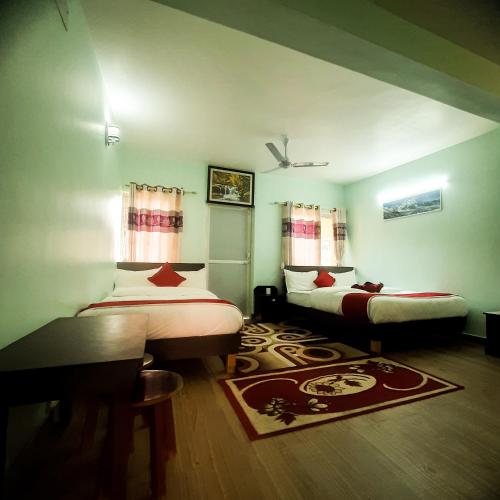 Deluxe Double Room with Balcony image 7