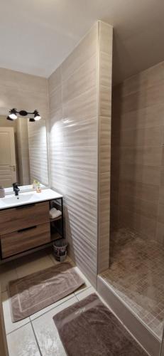 Le Lis Vacances et Affaire Cosy vue Mer in Le Lamentin