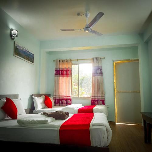 Deluxe Double Room with Balcony image 10