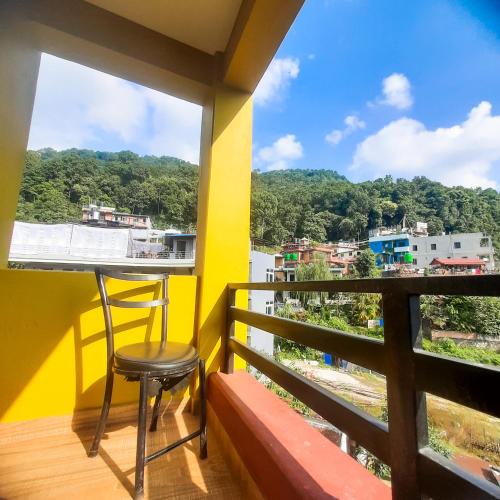 Deluxe Double Room with Balcony image 2