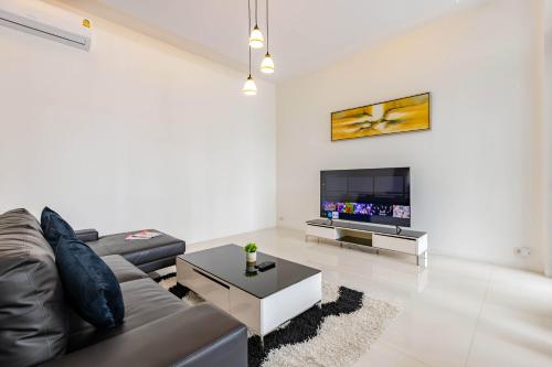 3 Bedroom Pool Villa BL2 - Tap to explore photos