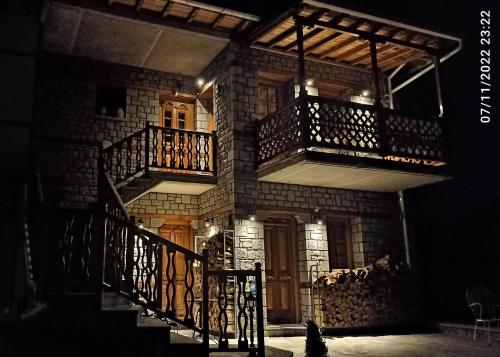 La Petri Studios with Fireplace & View - image 3