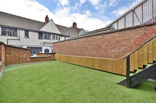Luxury 3 Bed Apartment - HUGE OUTDOOR TERRACE & Amazing Transport Links, Londýn (fotografie 2)