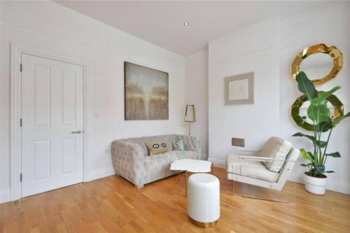 Luxury 3 Bed Apartment - HUGE OUTDOOR TERRACE & Amazing Transport Links, Londýn (fotografie 7)