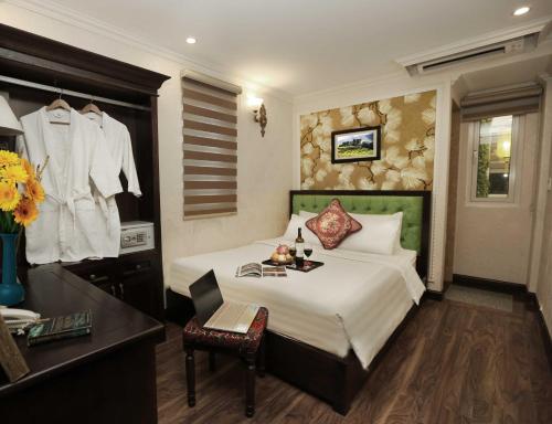 Golden Sail Hotel