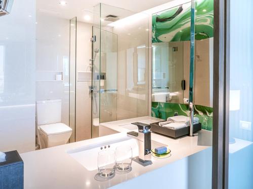 Premier Lux King Room image 4
