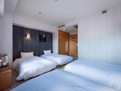 Quadruple Room image 8