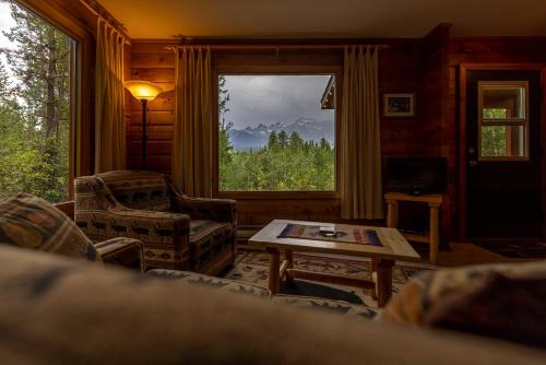 Mica Mountain Lodge & Log Cabins in Tête Jaune Cache (BC)