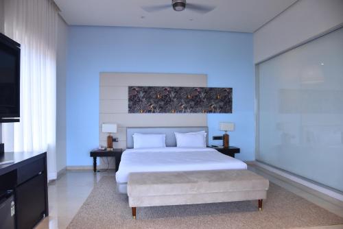 8 bedrooms, 8 beds