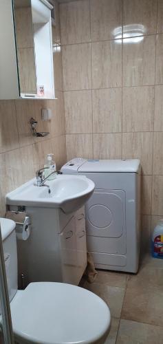 2 twin beds, 1 sofa bed