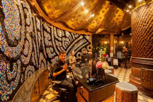 Отличный бар