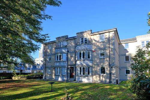 Picture of Orange Apartments Beechgrove Gardens