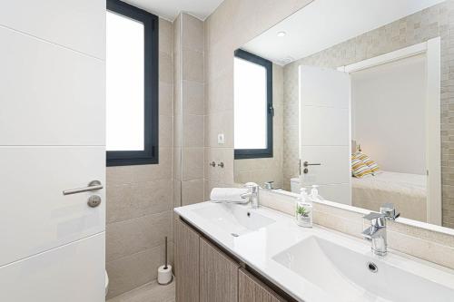 Apartment with Terrace image 8