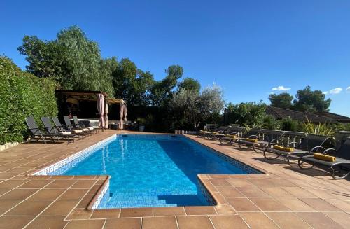 Villa Sitges Ilusión 15 minutes by car from Sitges Sleeps 16 people XXL swimming pool - Accommodation - Olivella