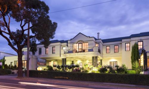 Doncaster East Hotels