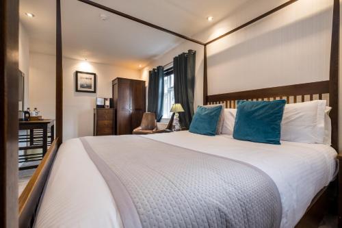 The Howbeck & The Retreat incl FREE off-site Health Club and FREE parking