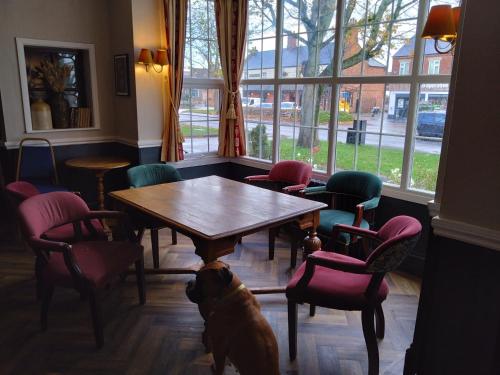 บริการและสิ่งอำนวยความสะดวก, โรงแรมเดอะ ฮิลมอร์ตัน แมเนอร์ (The Hillmorton Manor Hotel) in ฮิลมอร์ตัน