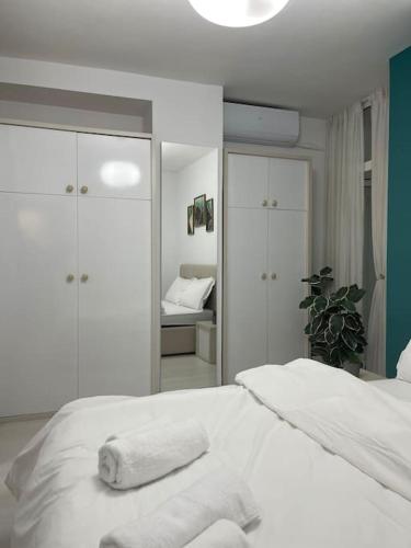 Modern Apartment at Train Station, Tirana (photo 8)