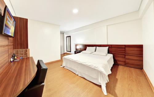 1 queen bed, 1 twin bed