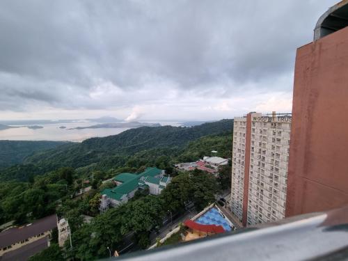 4 pax Tagaytay Prime Staycation WIFI NETFLIX and light cooking FREE VIEWDECK in 达雅台