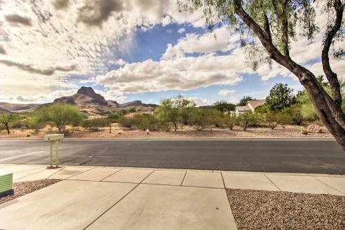 Sunny Tucson Home Near Saguaro Natl Park!