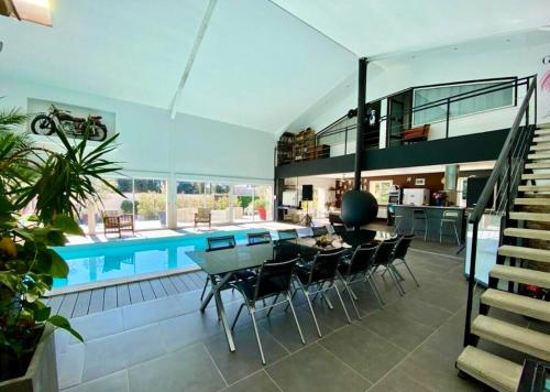Villa de 4 chambres avec piscine privee jardin clos et wifi a Cavaillon