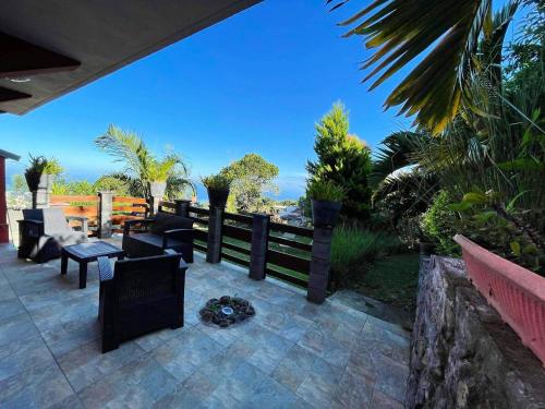 Bungalow d'une chambre avec vue sur la mer jardin clos et wifi a Les Trois Bassins a 7 km de la plage - Location saisonnière - Grande Ravine