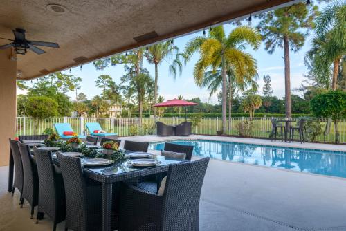 Lakeside Paradise Retreat Heated Pool Near Beach