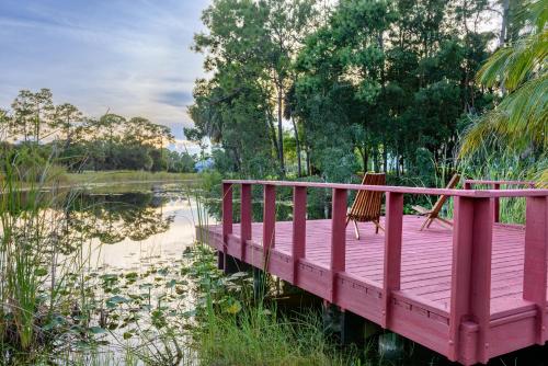 Lakeside Paradise Retreat Heated Pool Near Beach