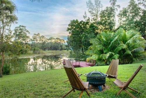 Lakeside Paradise Retreat Heated Pool Near Beach