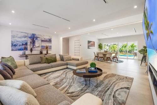 Facilities, Premium Miami Villa Resort Pool, Golf & BB Court L05 in West Perrine