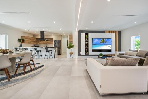 Facilities, Premium Miami Villa Resort Pool, Golf & BB Court L05 in West Perrine