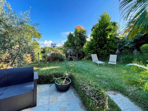 Maison d'une chambre avec vue sur la mer jardin clos et wifi a Trois Bassins a 7 km de la plage