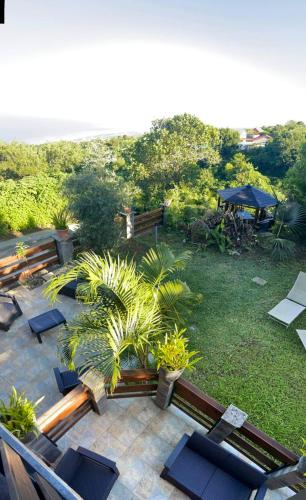 Maison d'une chambre avec vue sur la mer jardin clos et wifi a Trois Bassins a 7 km de la plage