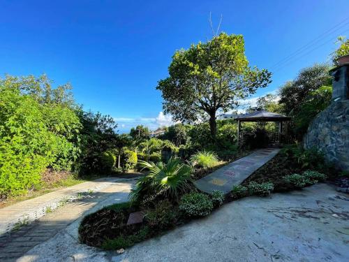 Maison d'une chambre avec vue sur la mer jardin clos et wifi a Trois Bassins a 7 km de la plage