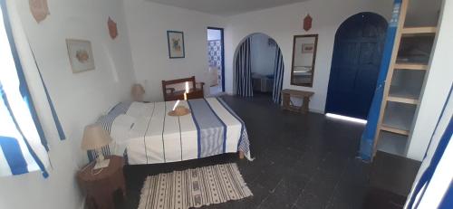 1 king bed, 1 twin bed