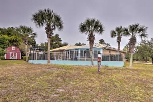 Cheerful Lanark Village Oasis with Private Pool in Carrabelle