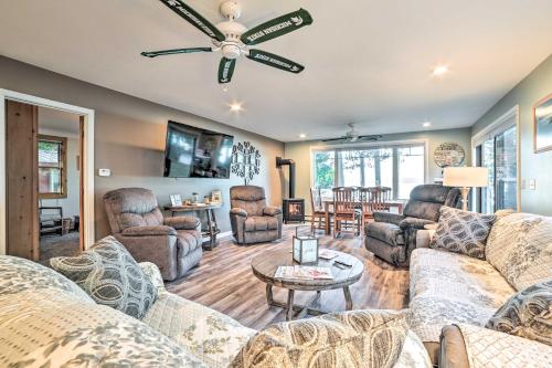 Family Lakefront Retreat Fish, Boat and Hike!