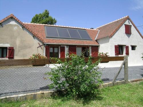 Gîte Dompierre-sur-Besbre, 4 pièces, 6 personnes - FR-1-489-51 - Location saisonnière - Dompierre-sur-Besbre