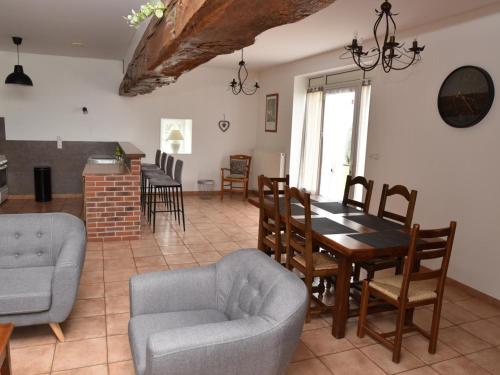 Gîte Cressanges, 4 pièces, 6 personnes - FR-1-489-78