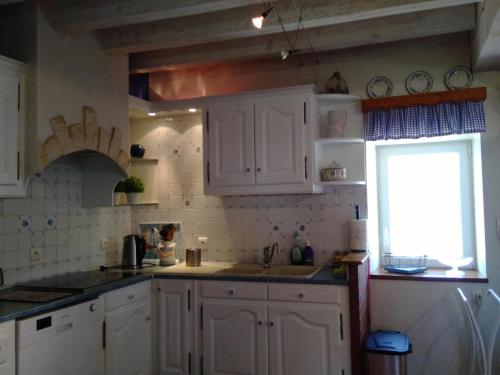 Gîte Pôëzat 4 pièces 6 personnes - FR-1-489-118 - image 2