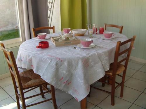 Gîte Pôëzat 4 pièces 6 personnes - FR-1-489-118 - image 7